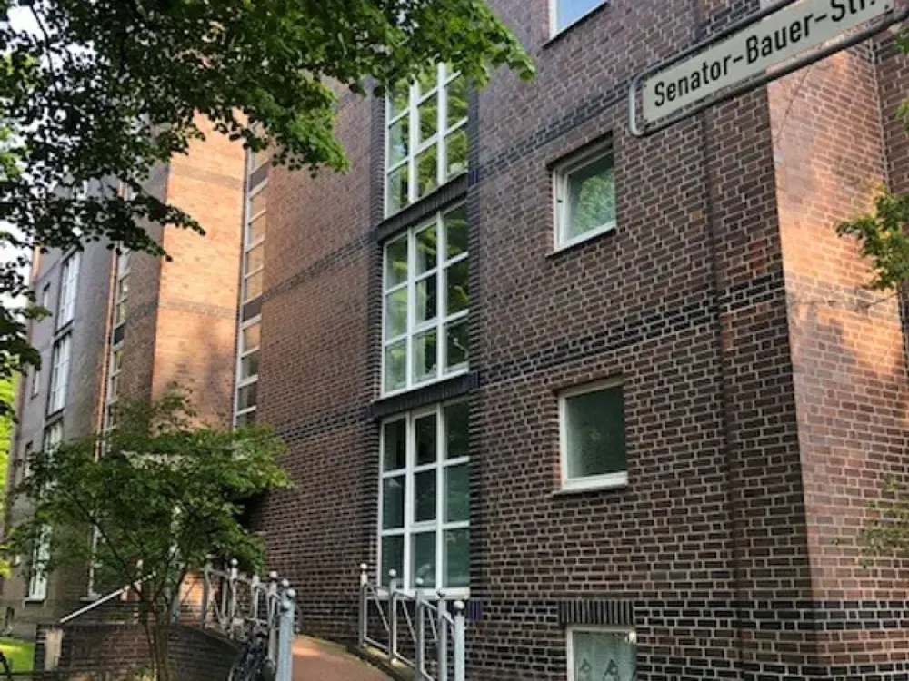 Beautiful, bright 1-room apartment with balcony in Kleefeld