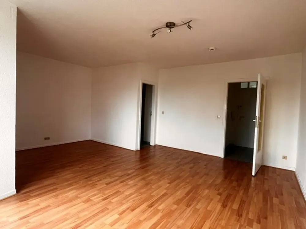 Beautiful, bright 1-room apartment with balcony in Kleefeld