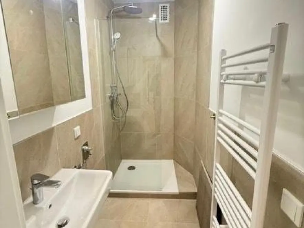 Möbilertes 1 Zimmer Frau WG sofort in Nürnberg ab mitteseptember