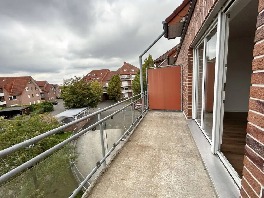 Bright 2-Room Apartment on the 2nd Floor with Kitchenette, Balcony and Parking Space