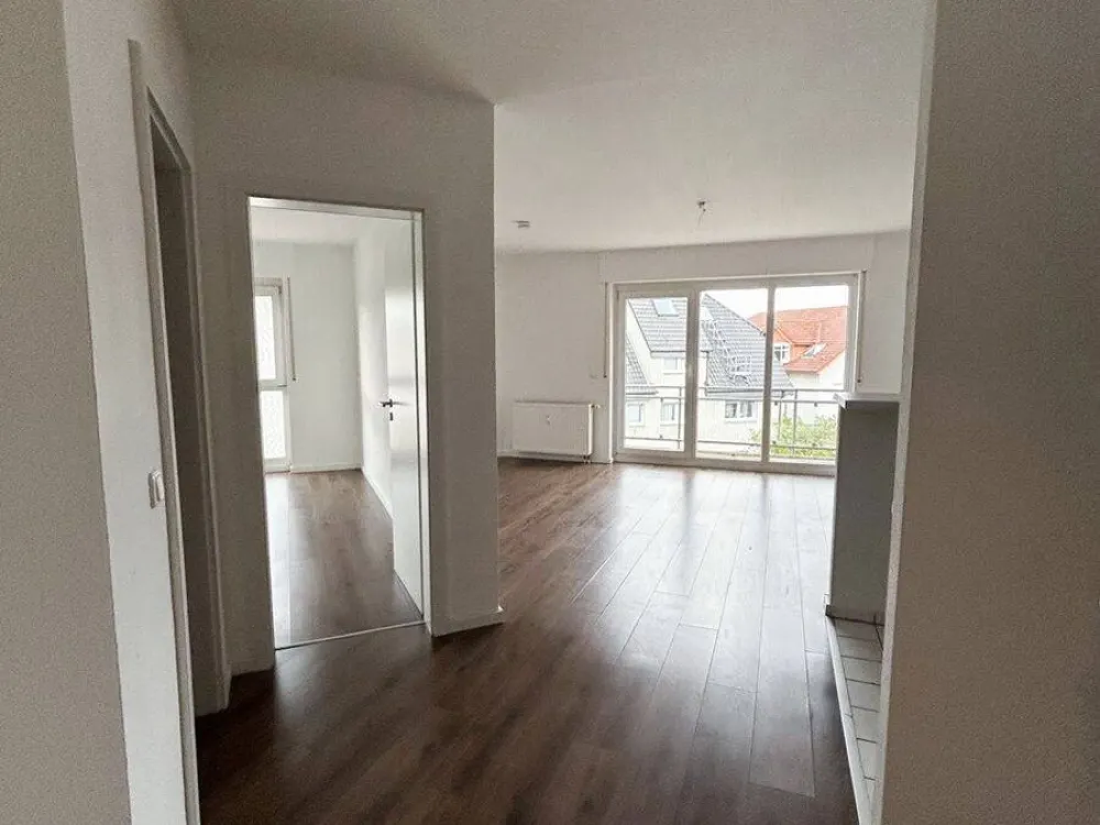 Bright 2-Room Apartment on the 2nd Floor with Kitchenette, Balcony and Parking Space