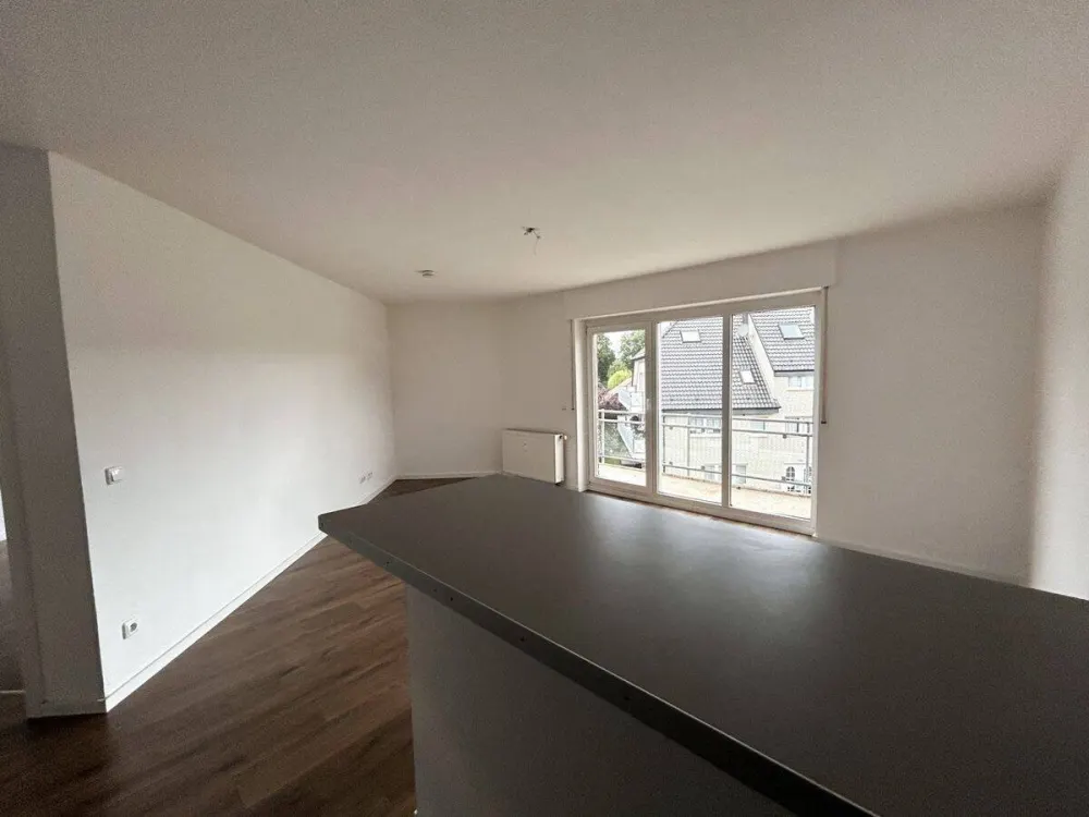 Bright 2-Room Apartment on the 2nd Floor with Kitchenette, Balcony and Parking Space
