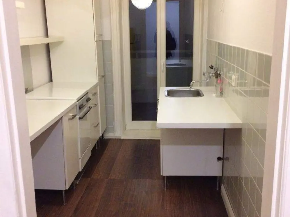 Winterhude: 2-Zi-Altbau mit Balkon, ideal als Wohnbüro, Praxis, Atelier