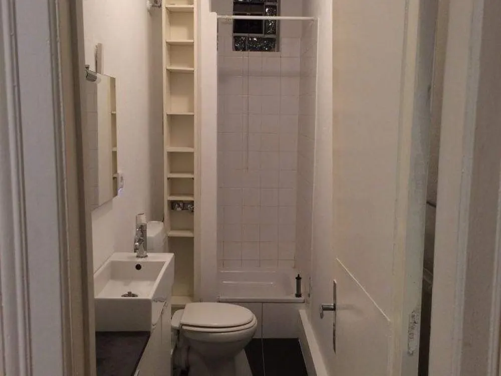 Winterhude: 2-Zi-Altbau mit Balkon, ideal als Wohnbüro, Praxis, Atelier