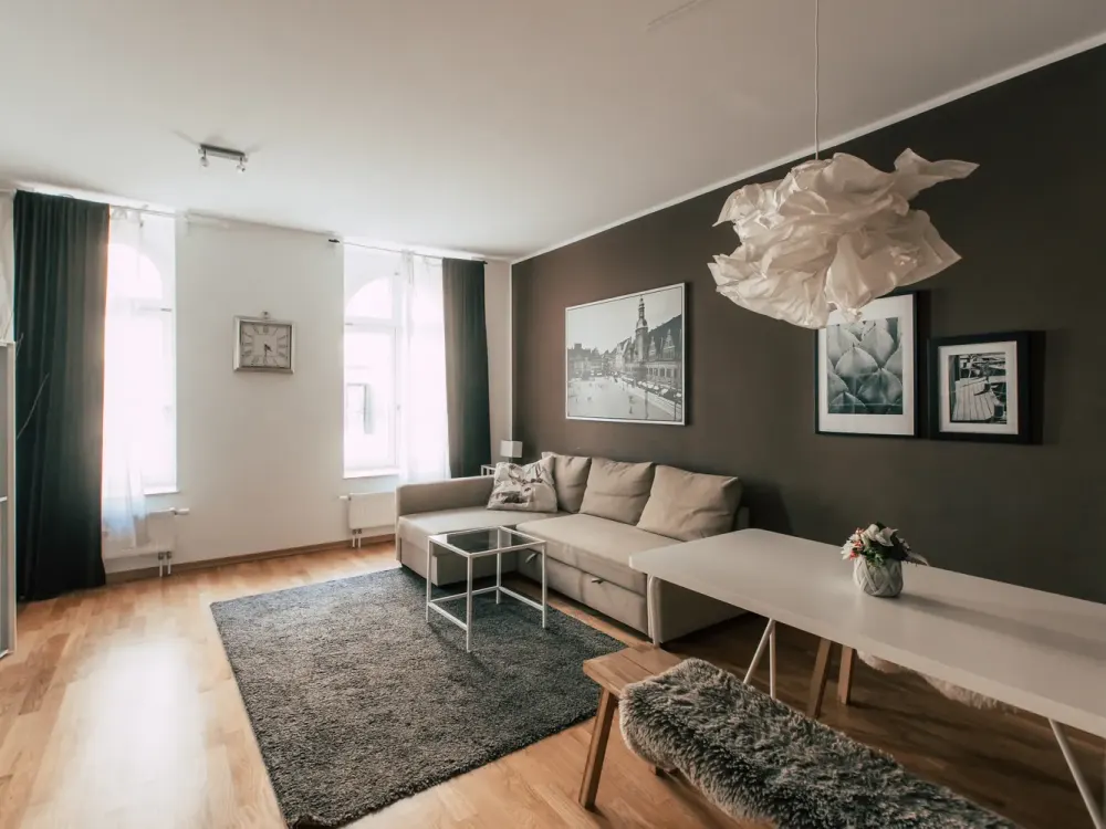 Möblierte 2 Zimmern Whg mit EBK, Balkon Wlan, Strom inklusive Zentrum