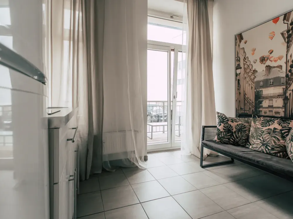 Möblierte 2 Zimmern Whg mit EBK, Balkon Wlan, Strom inklusive Zentrum