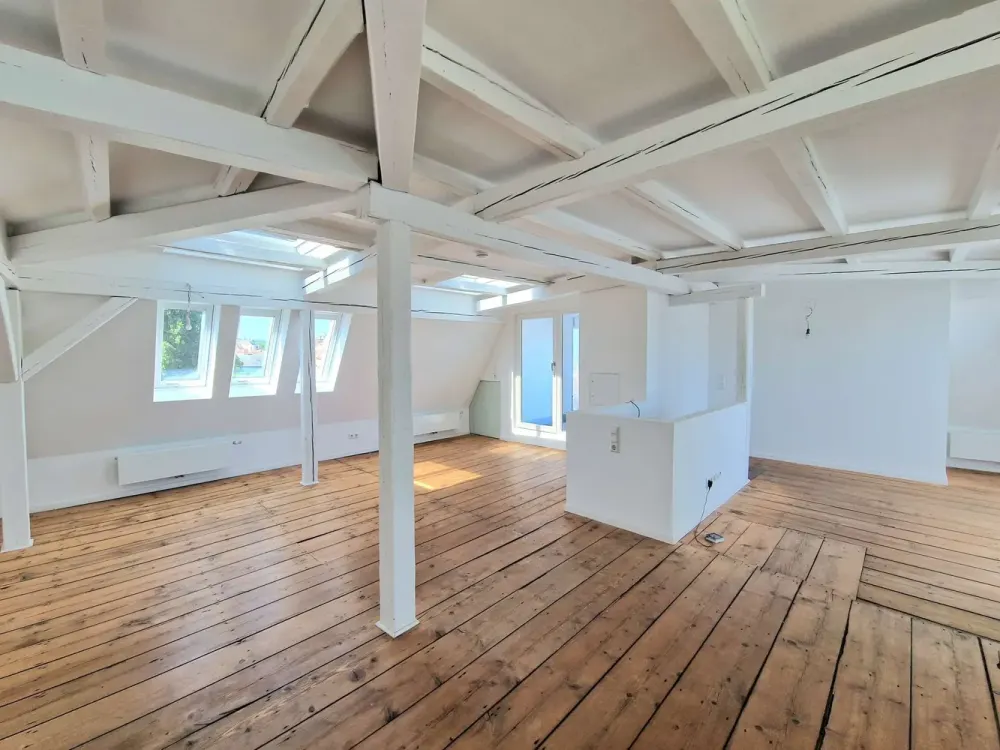 Exklusive Dachgeschoss-Maisonette in Stuttgart-Mitte, Mit großzügigem Balkon und Panoramablick