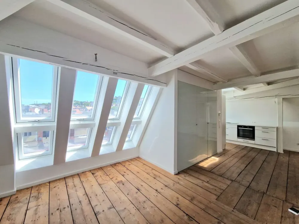 Exklusive Dachgeschoss-Maisonette in Stuttgart-Mitte, Mit großzügigem Balkon und Panoramablick
