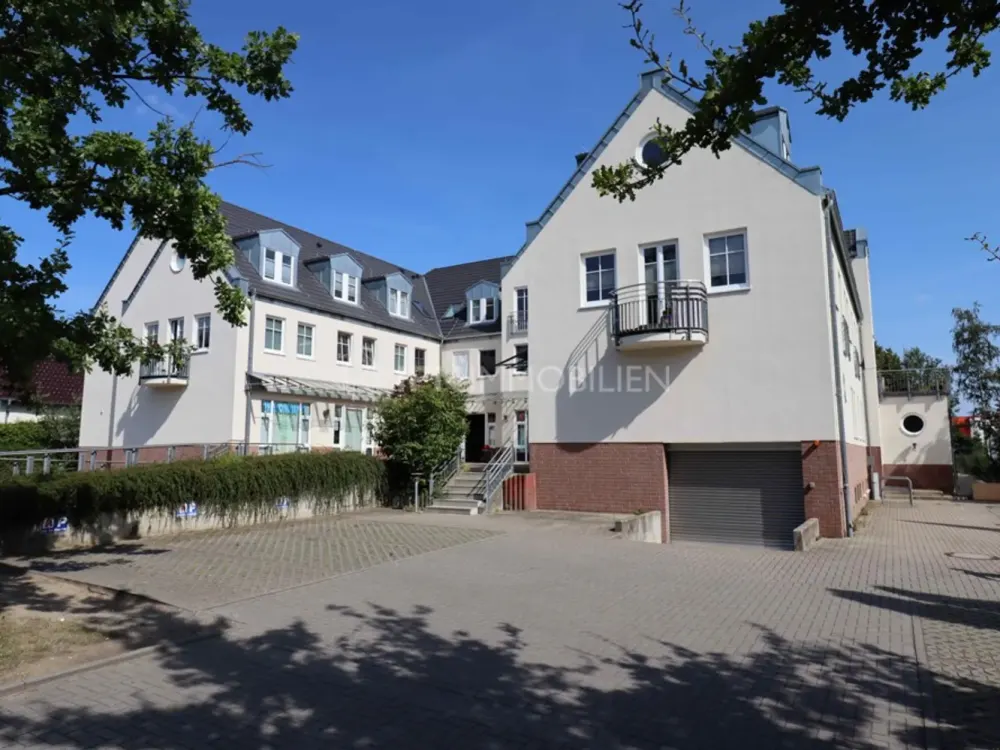 Furnished 3-Room Apartment with Built-in Kitchen & Parking Near the Baltic Sea
