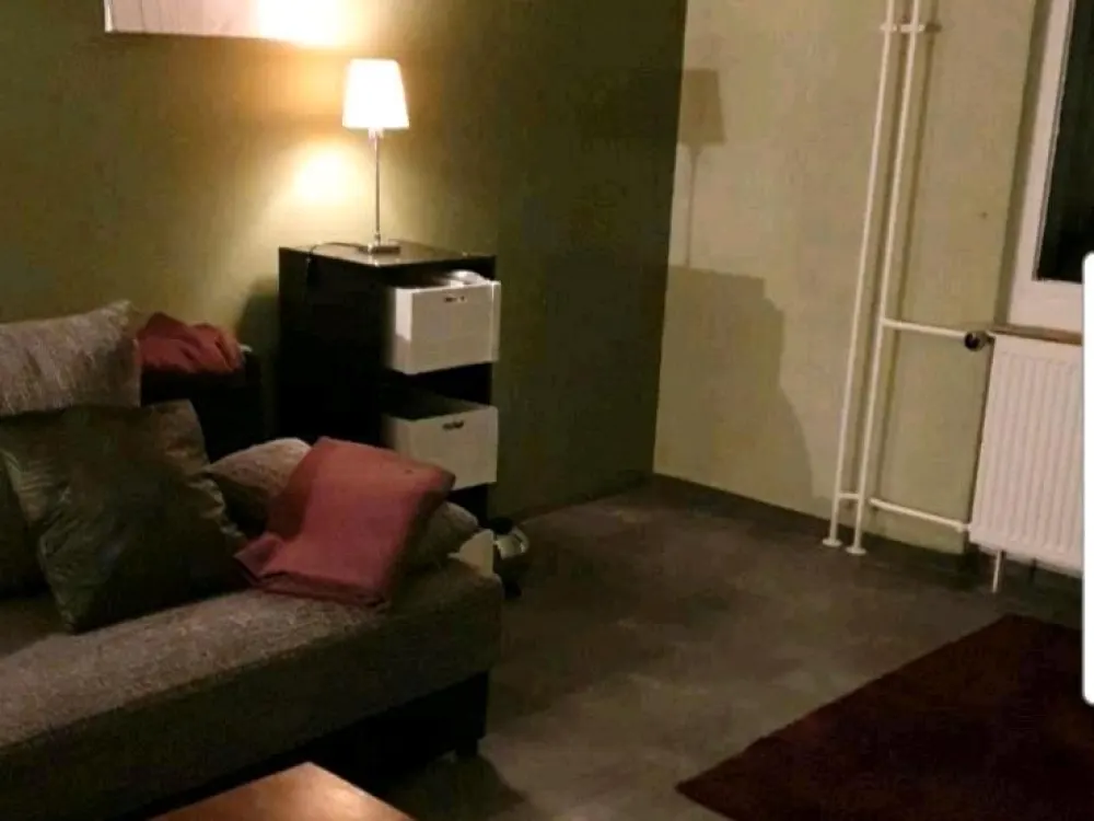 WG-Zimmer möbiliert zu vermieten an eine Frau