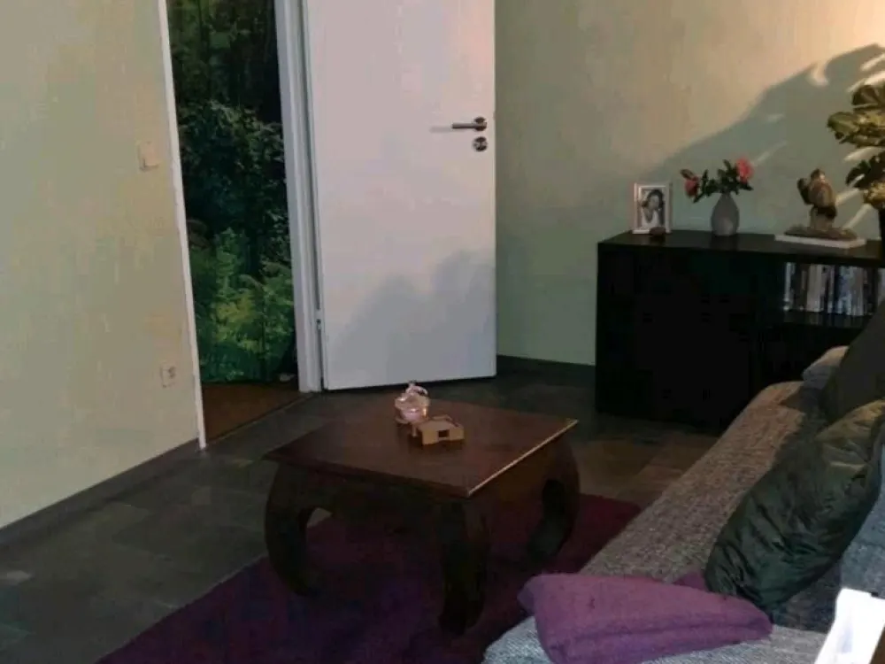WG-Zimmer möbiliert zu vermieten an eine Frau
