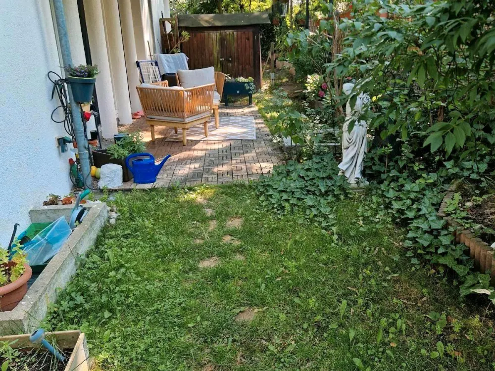 WG-Zimmer möbiliert zu vermieten an eine Frau