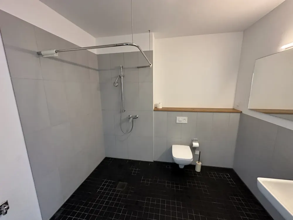 Central in Hannover: Modern 3-Room Apartment at Klagesmarkt