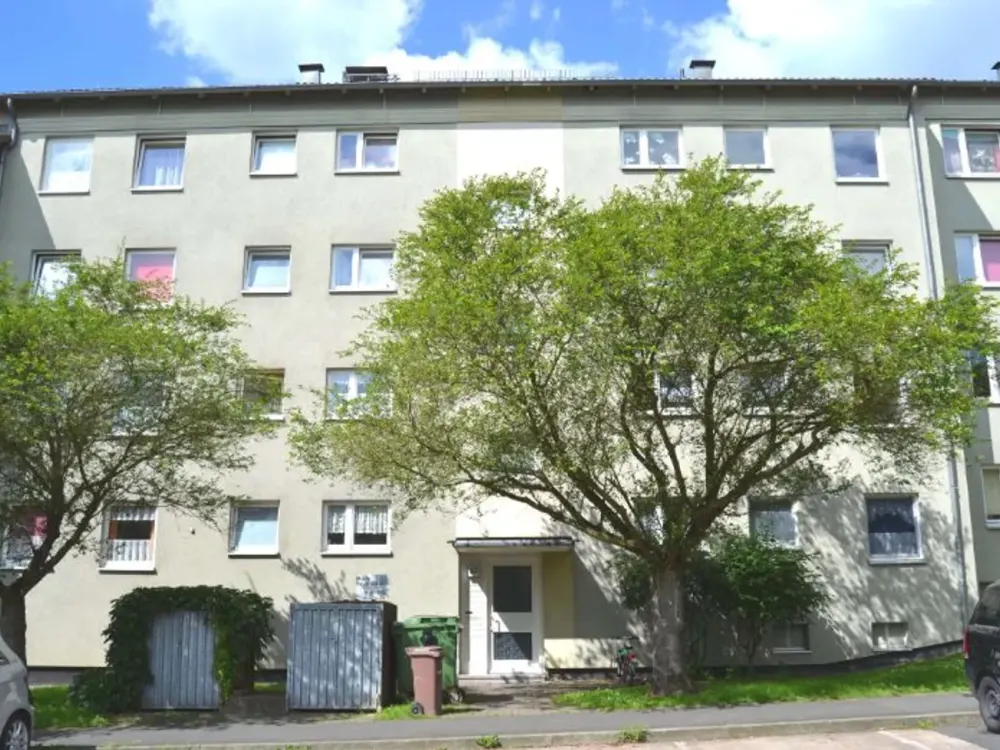 Cozy 4-Room Apartment with Balcony