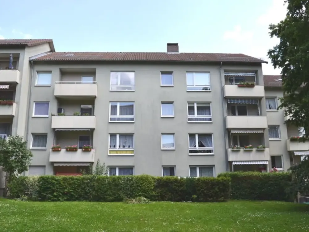 Cozy 4-Room Apartment with Balcony