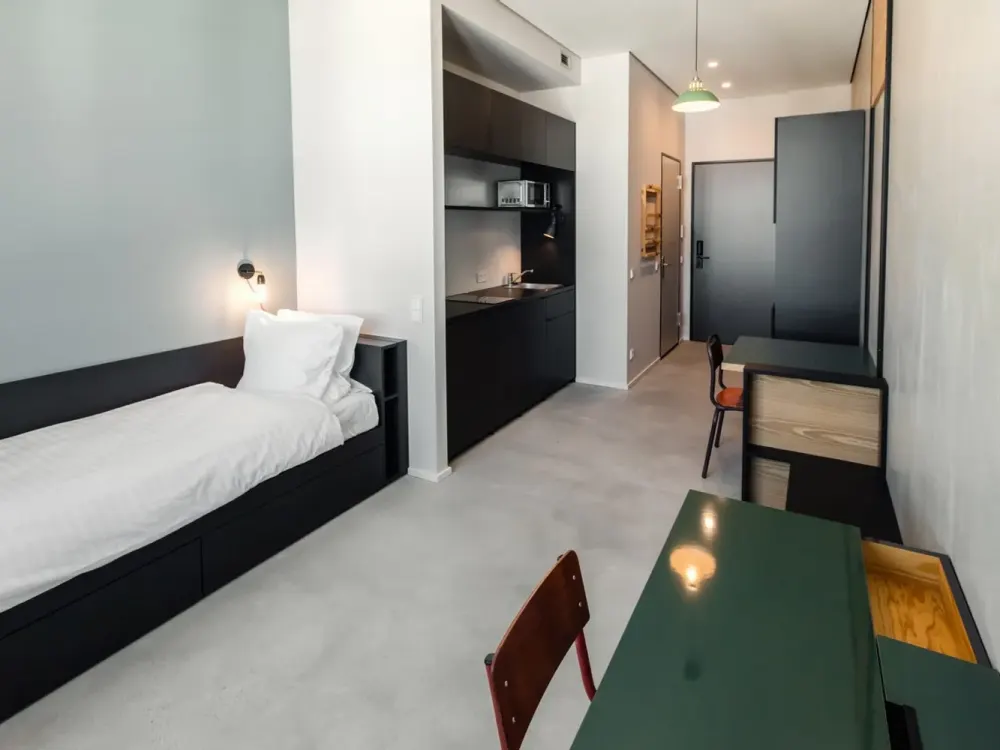 Neon Wood Student Housing - Penthouse Apartment am Frankfurter Tor