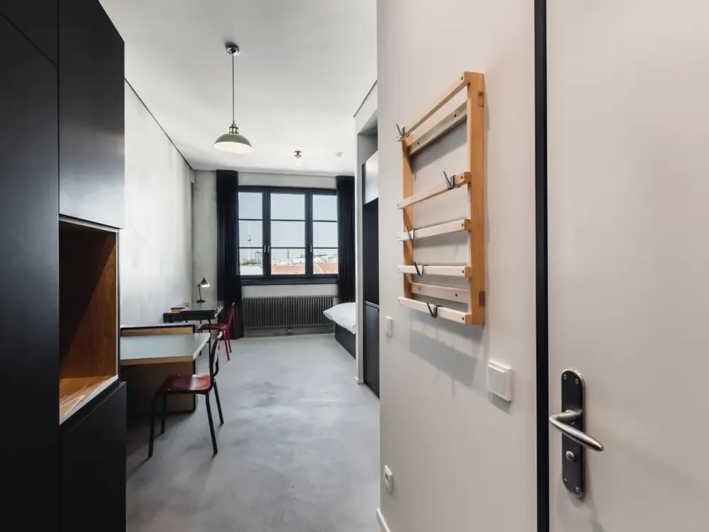 Neon Wood Student Housing - Penthouse Apartment am Frankfurter Tor