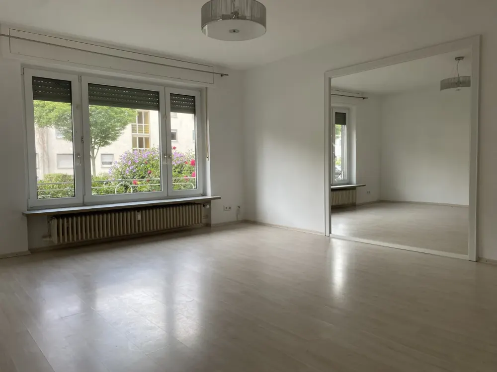 Helle, frisch renovierte 3 Zi.-Whg. in EG, Balkon, EBK