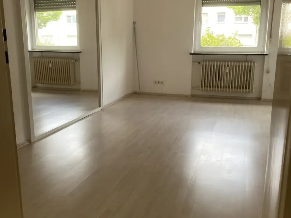 Helle, frisch renovierte 3 Zi.-Whg. in EG, Balkon, EBK