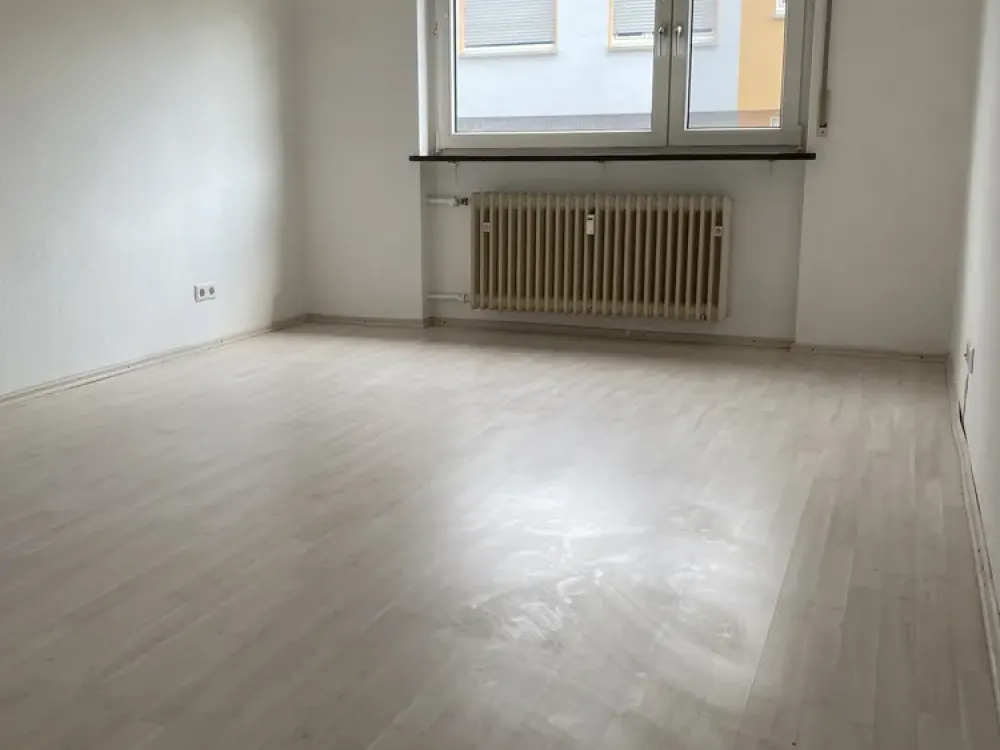 Helle, frisch renovierte 3 Zi.-Whg. in EG, Balkon, EBK