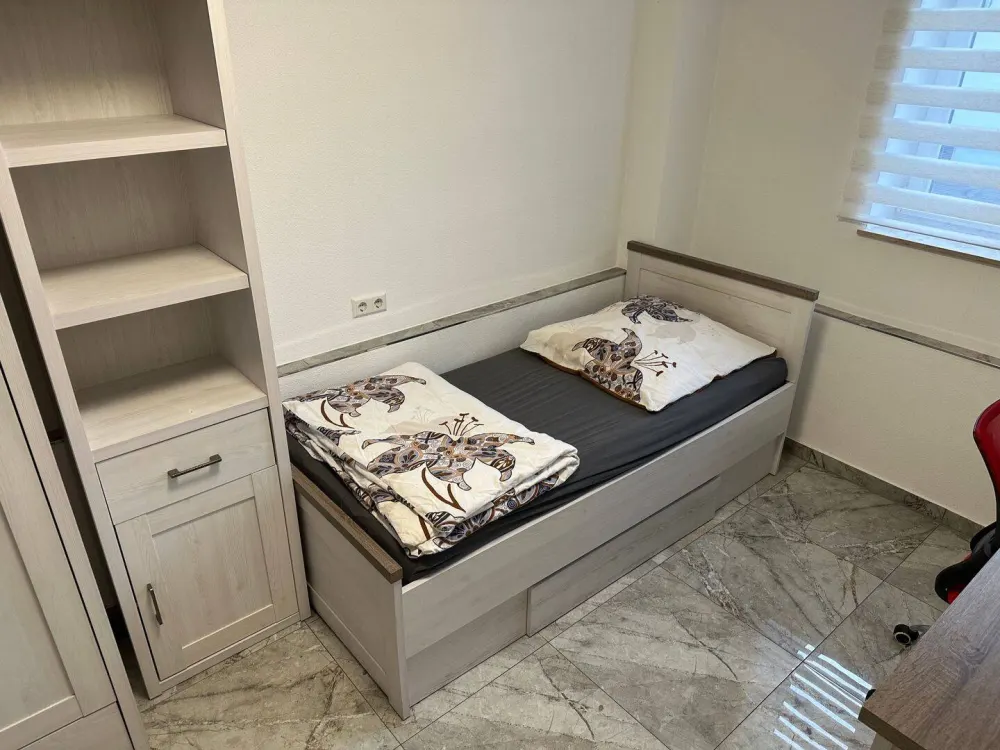 Zimmer in Damen Wohngemeinschaft