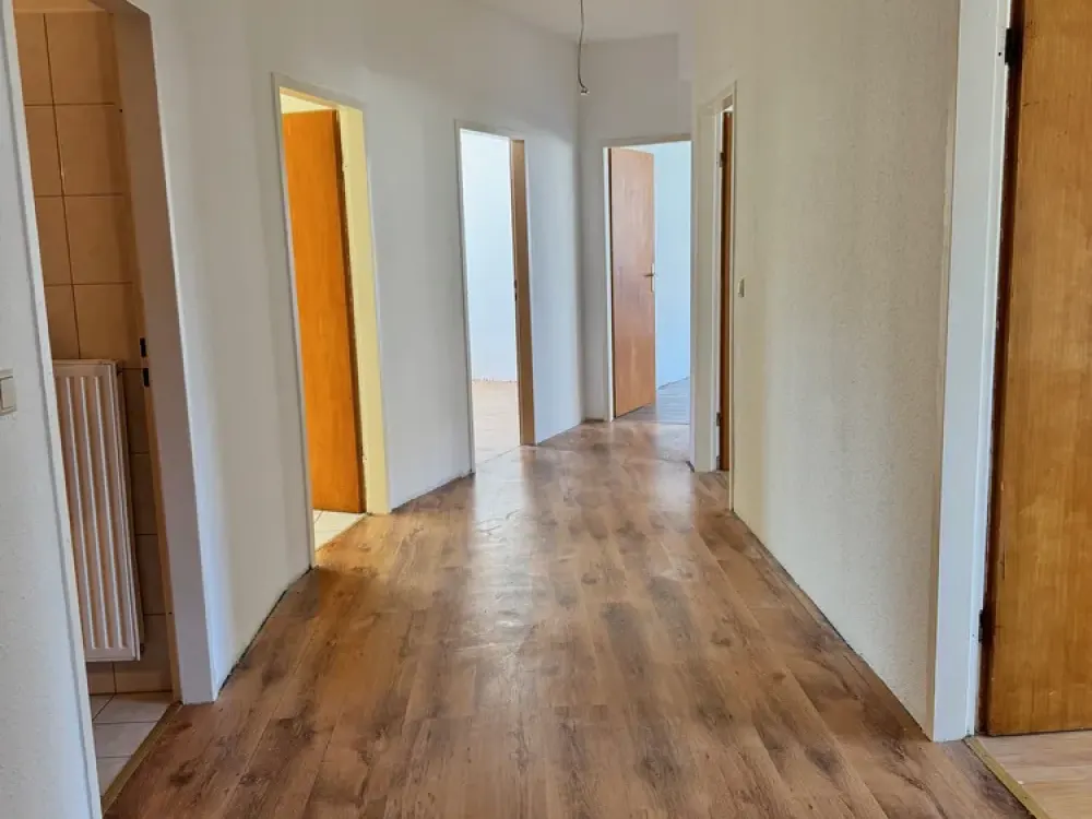 Frisch gestrichen! Großzügige 4- Zimmerwohnung im Zentrum
