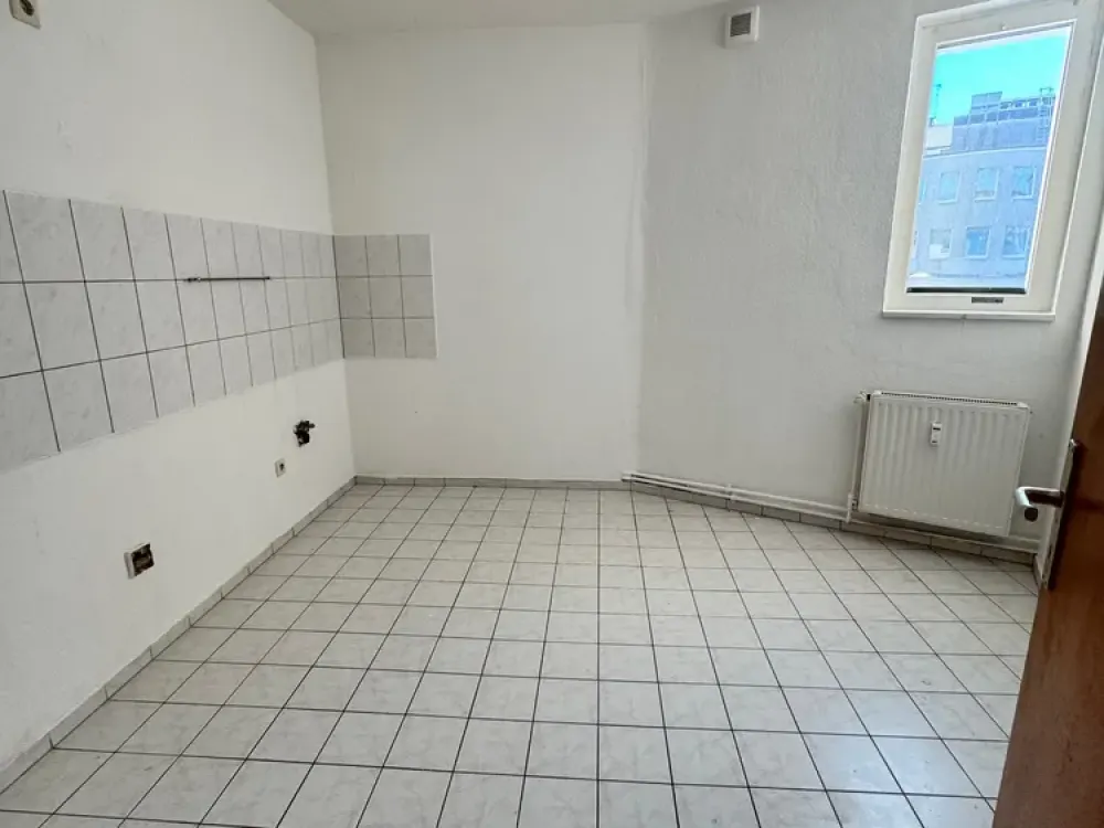Frisch gestrichen! Großzügige 4- Zimmerwohnung im Zentrum