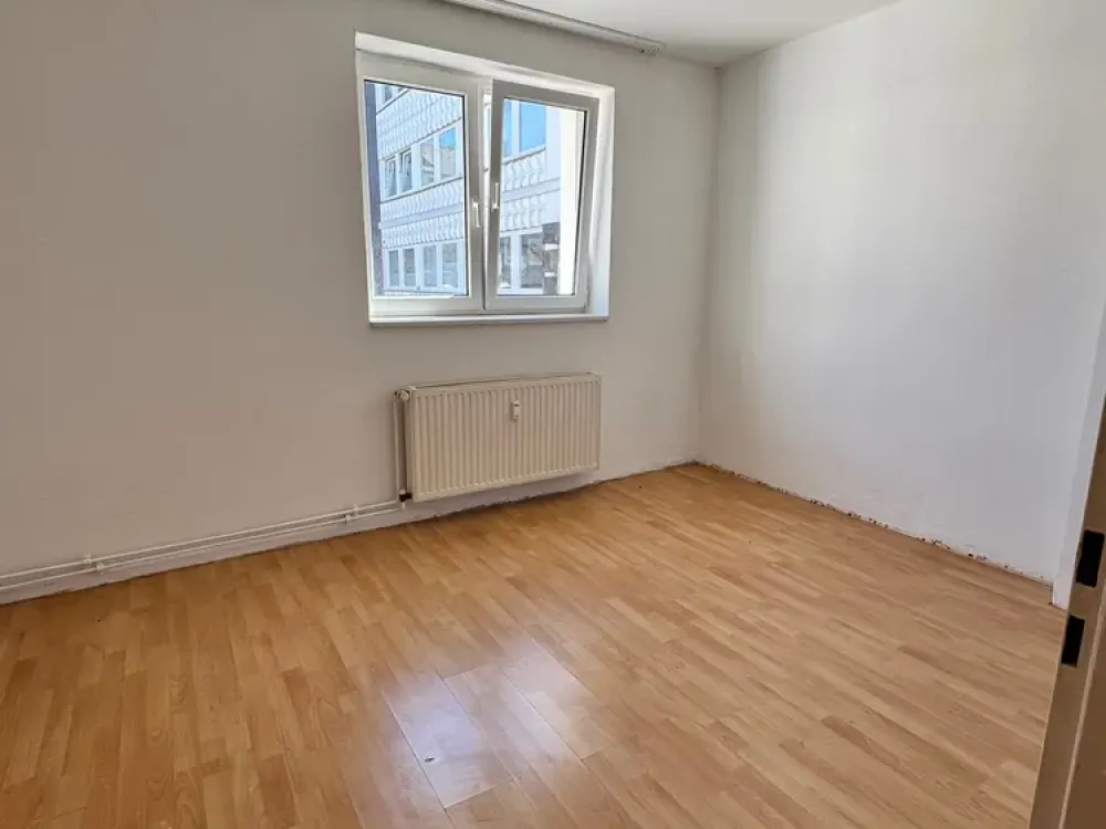 Frisch gestrichen! Großzügige 4- Zimmerwohnung im Zentrum