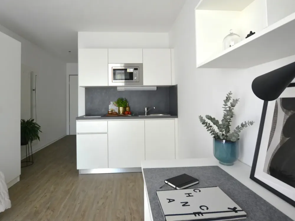 Fully Furnished 1-Room Apartment - Timelessly Modern in Köln Kalk