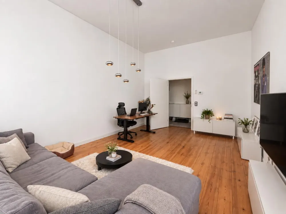 Möbliertes Altbau-Herzstück in Berlin-Mitte | 67 m², 5 m Decken