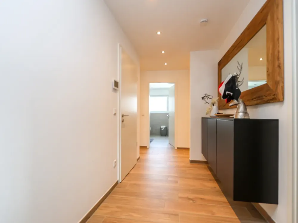 Exklusive Maisonettewohnung mit Galerie, Balkon und hochwertiger Ausstattung in ruhiger Feldlage von