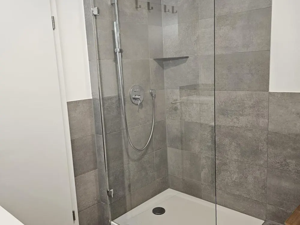 Unmöblierte 2-Zimmer-Wohnung mit TG, Garten und Balkon