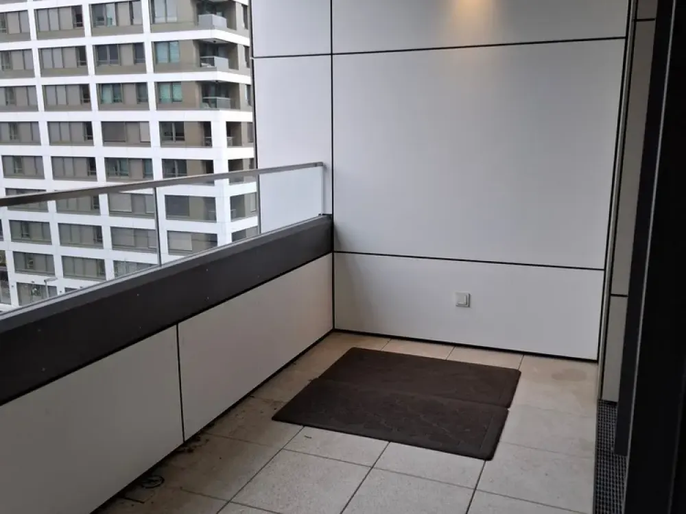 Modern 2-Room Apartment with Balcony and Fitted Kitchen in Frankfurt am Main