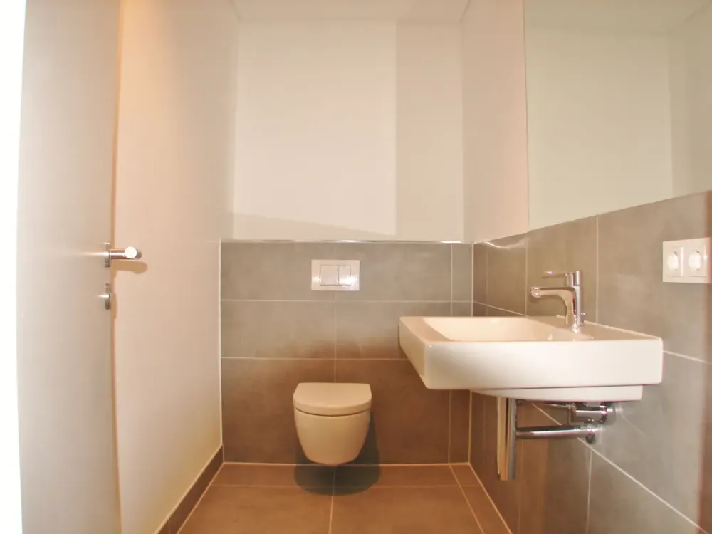 Modern 2-Room Apartment with Balcony and Fitted Kitchen in Frankfurt am Main