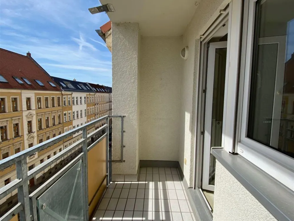 schöne 2-Raum Wohnung mit 2 Balkonen im Osten Leipzigs zu vermieten