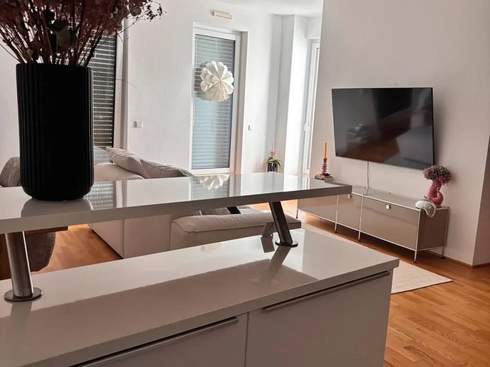 Lichtdurchflutete Penthousewohnung mit sonniger Dachterasse