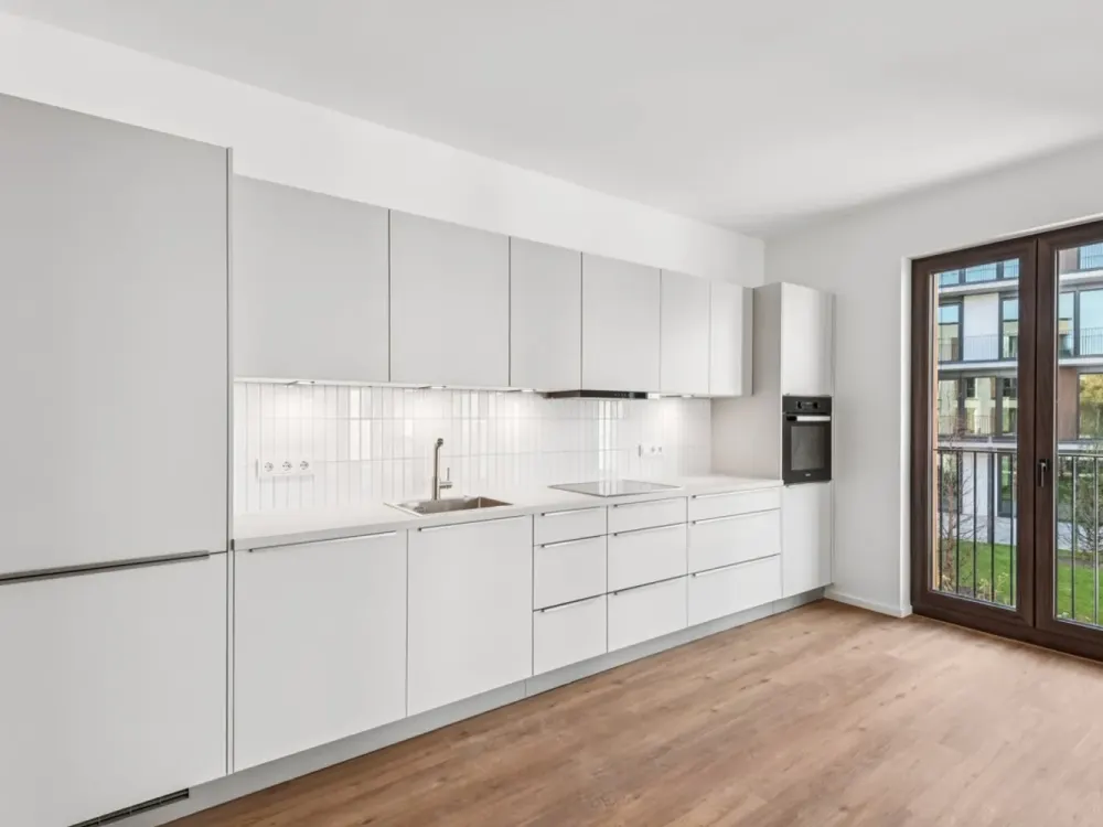 Deiker Höfe: Gut geschnittene 5-Zimmer-Wohnung mit Einbauküche und Loggia!