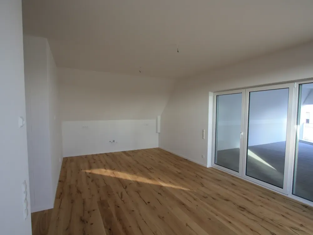 Schöne 3 Zimmer-DG-Whg mit großzügiger Loggia im ruhigen 6 Familienhaus