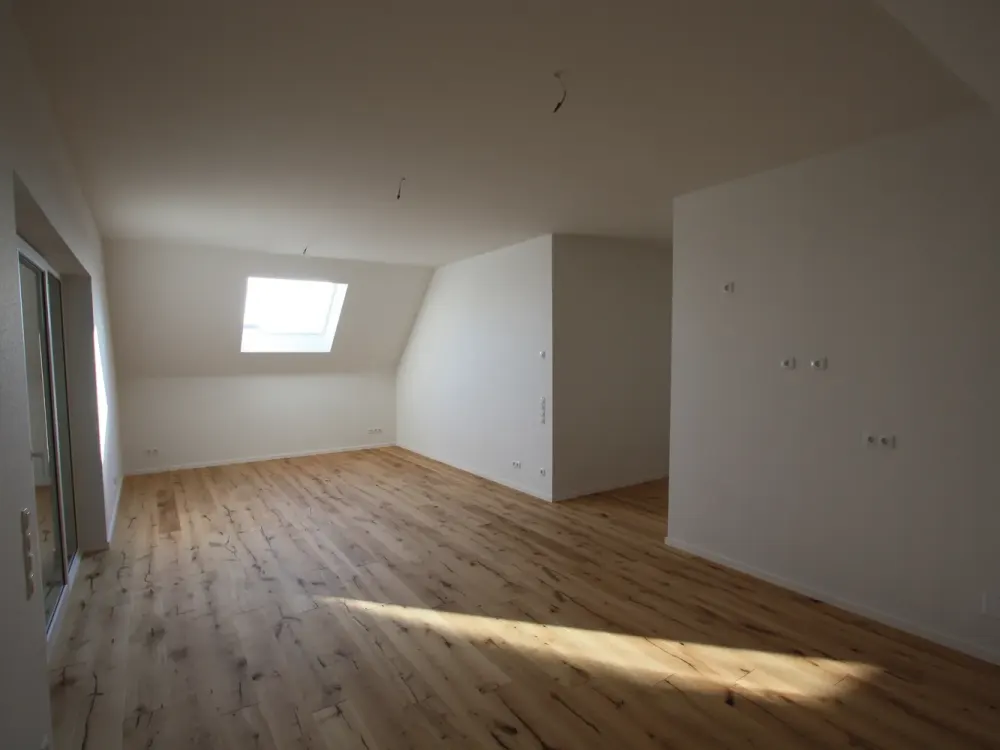 Schöne 3 Zimmer-DG-Whg mit großzügiger Loggia im ruhigen 6 Familienhaus