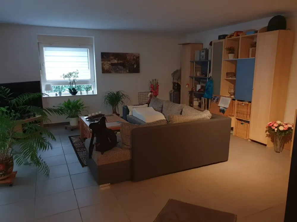 Exklusives, geräumiges und gepflegte 1-Zi.-Erdgeschossapp. mit Terrasse und EBK; €790