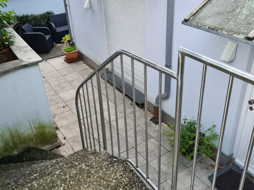 Exklusives, geräumiges und gepflegte 1-Zi.-Erdgeschossapp. mit Terrasse und EBK; €790