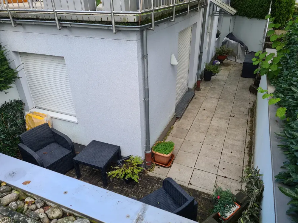 Exklusives, geräumiges und gepflegte 1-Zi.-Erdgeschossapp. mit Terrasse und EBK; €790