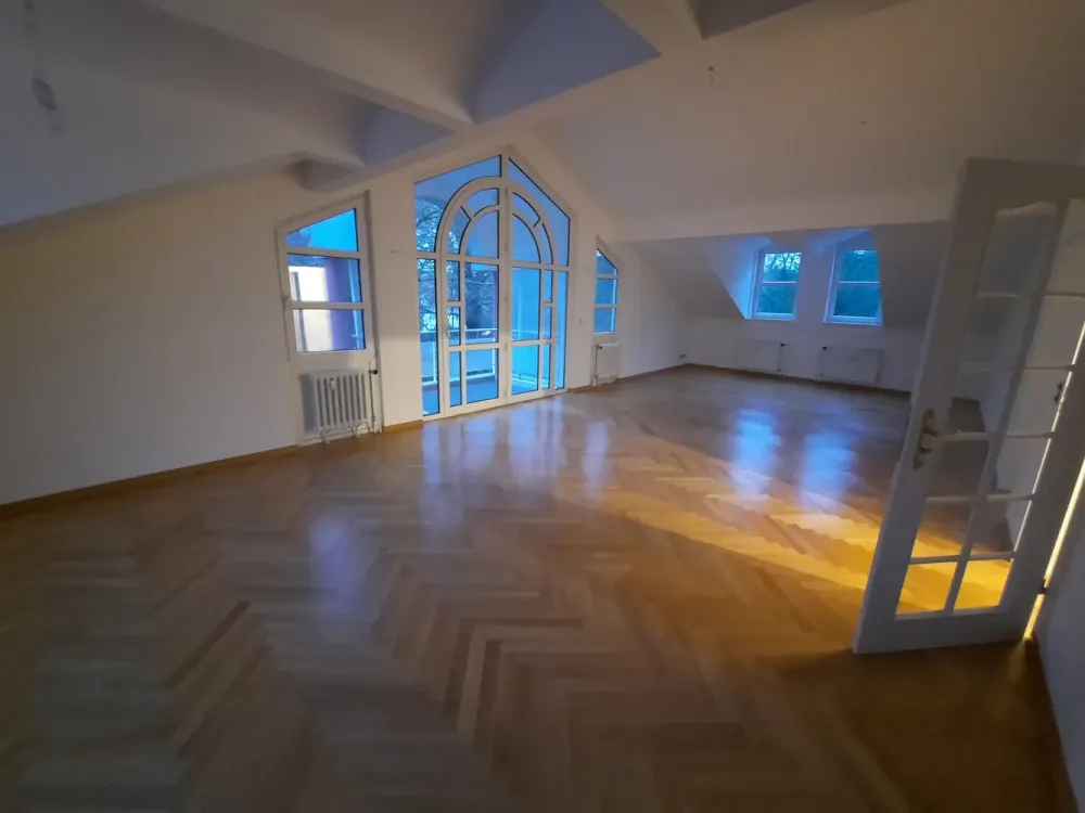 Große Dachgeschosswohnung im schönen Stadtteil Wannsee