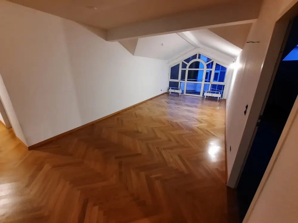 Große Dachgeschosswohnung im schönen Stadtteil Wannsee