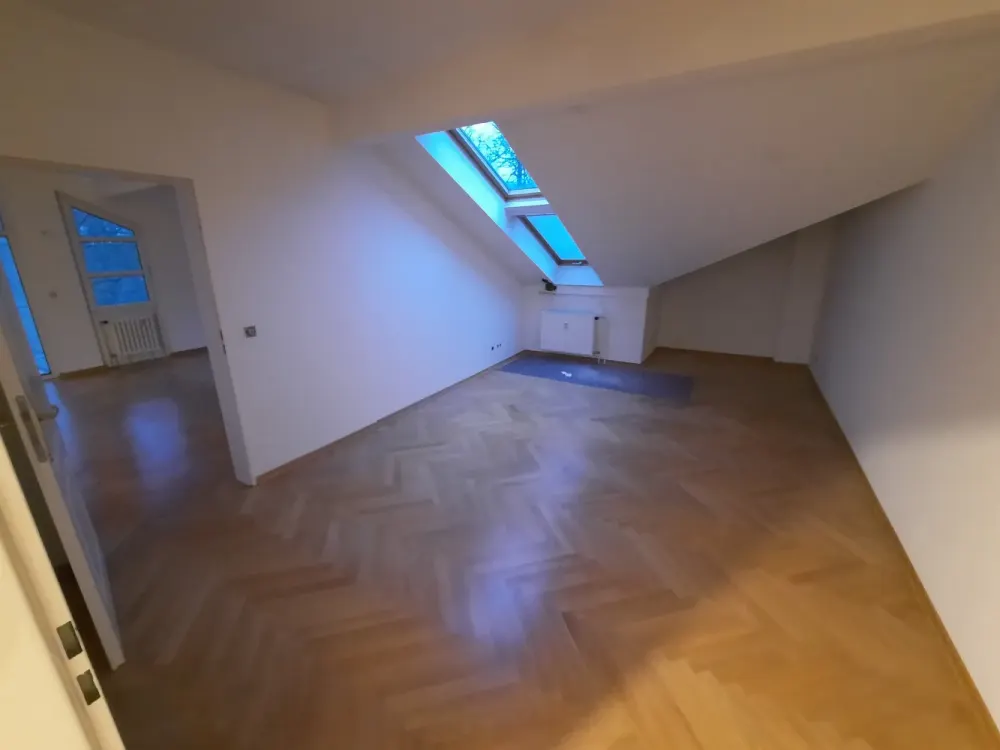Große Dachgeschosswohnung im schönen Stadtteil Wannsee