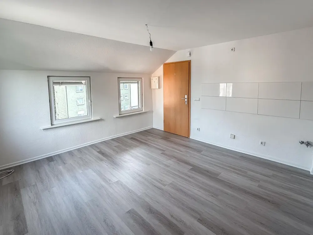 2 Zimmer - Zentrale Lage - Frisch renoviert