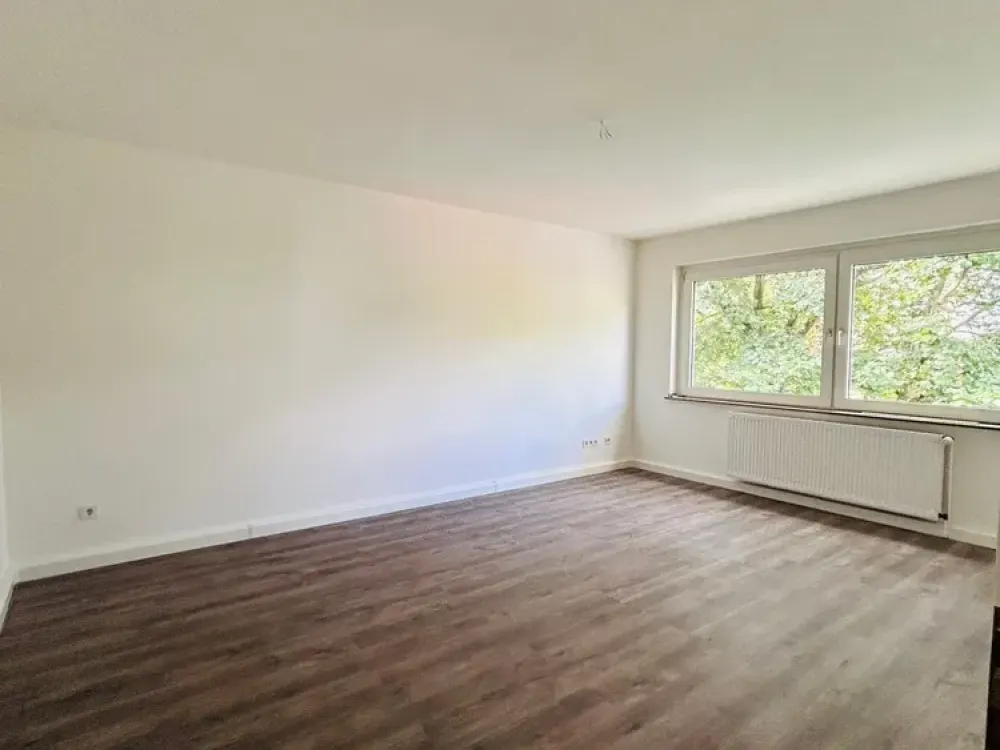 Moderne Vier-Zimmer-Wohnung mit Einbauküche und Balkon