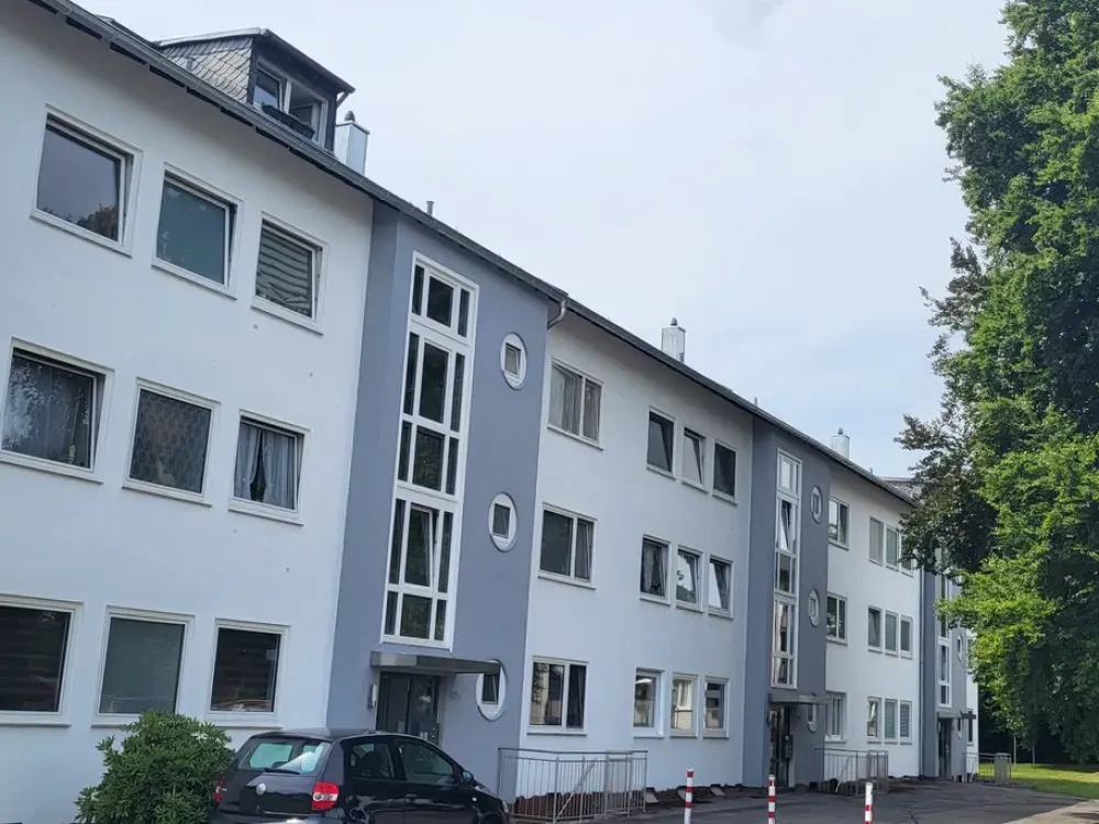 2-room apartment with fitted kitchen, balcony and parking space in park complex