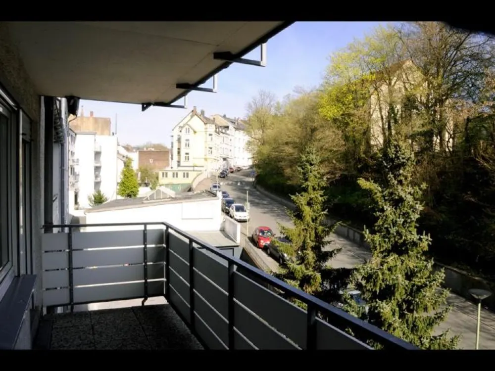 Zum vermieten 43 m² + Balkon + Aufzug + Garage 420€