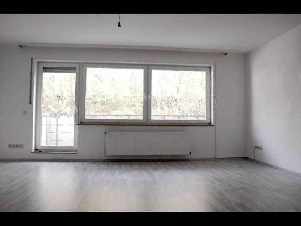 Zum vermieten 43 m² + Balkon + Aufzug + Garage 420€